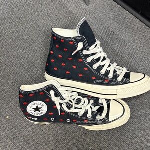 Converse Red Lip Sneakers 💋